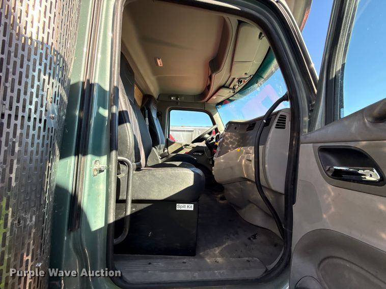 image for item YA1521 2021 Peterbilt 579 semi truck