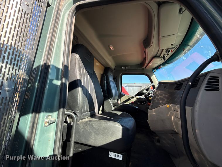 image for item YA1521 2021 Peterbilt 579 semi truck