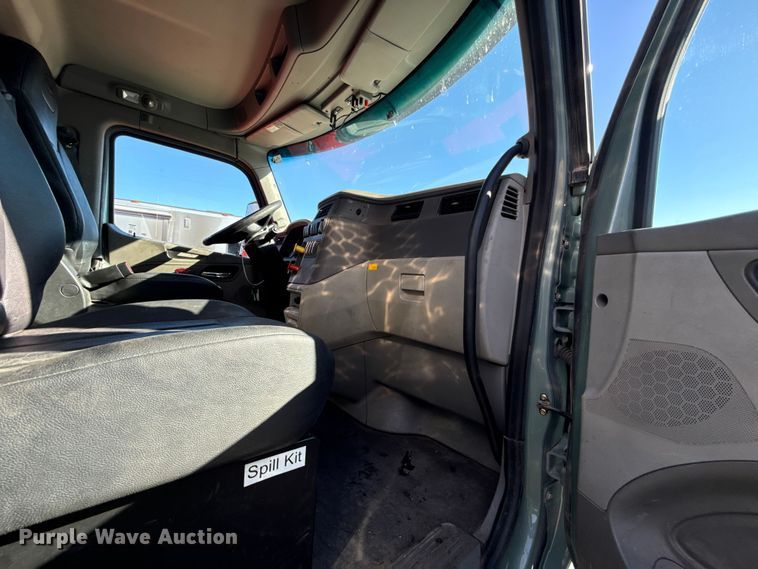 image for item YA1521 2021 Peterbilt 579 semi truck