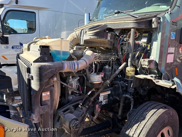 image for item YA1521 2021 Peterbilt 579 semi truck