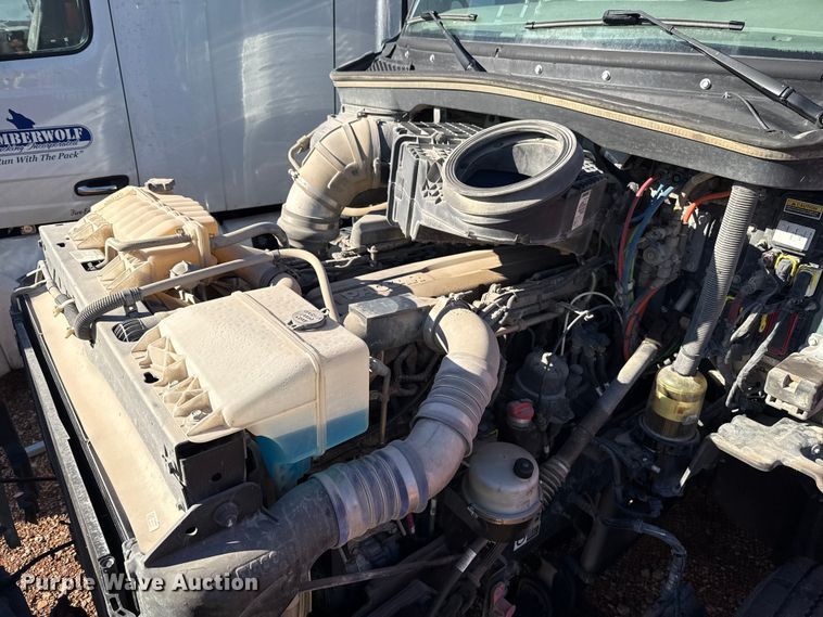 image for item YA1521 2021 Peterbilt 579 semi truck