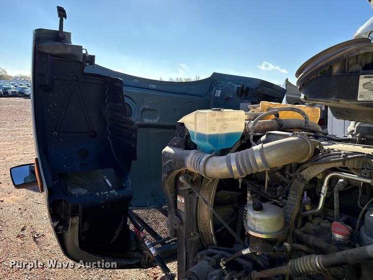 image for item YA1521 2021 Peterbilt 579 semi truck