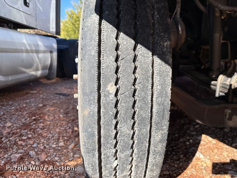 image for item YA1521 2021 Peterbilt 579 semi truck