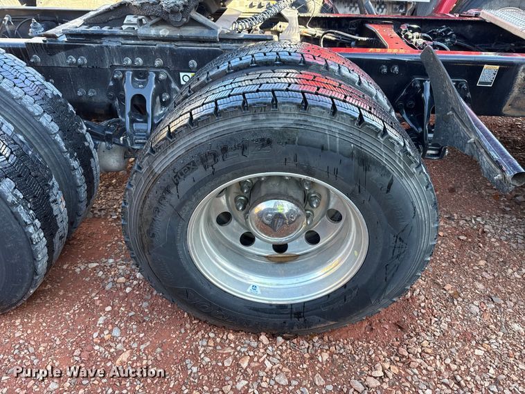 image for item YA1521 2021 Peterbilt 579 semi truck