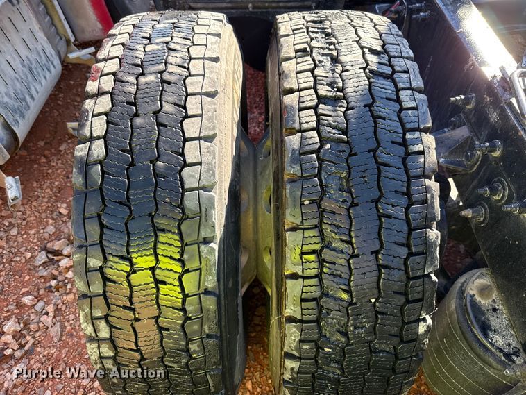 image for item YA1521 2021 Peterbilt 579 semi truck