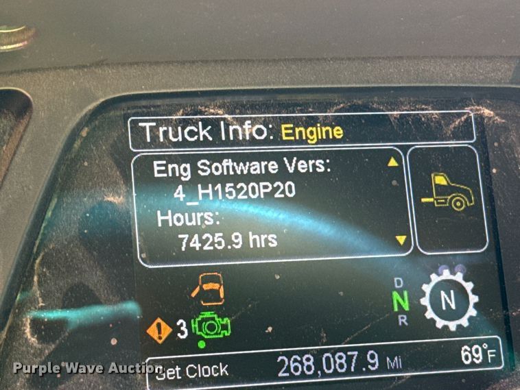 image for item YA1521 2021 Peterbilt 579 semi truck