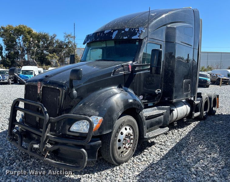 image for item YA1542 2019 Kenworth T680  semi truck