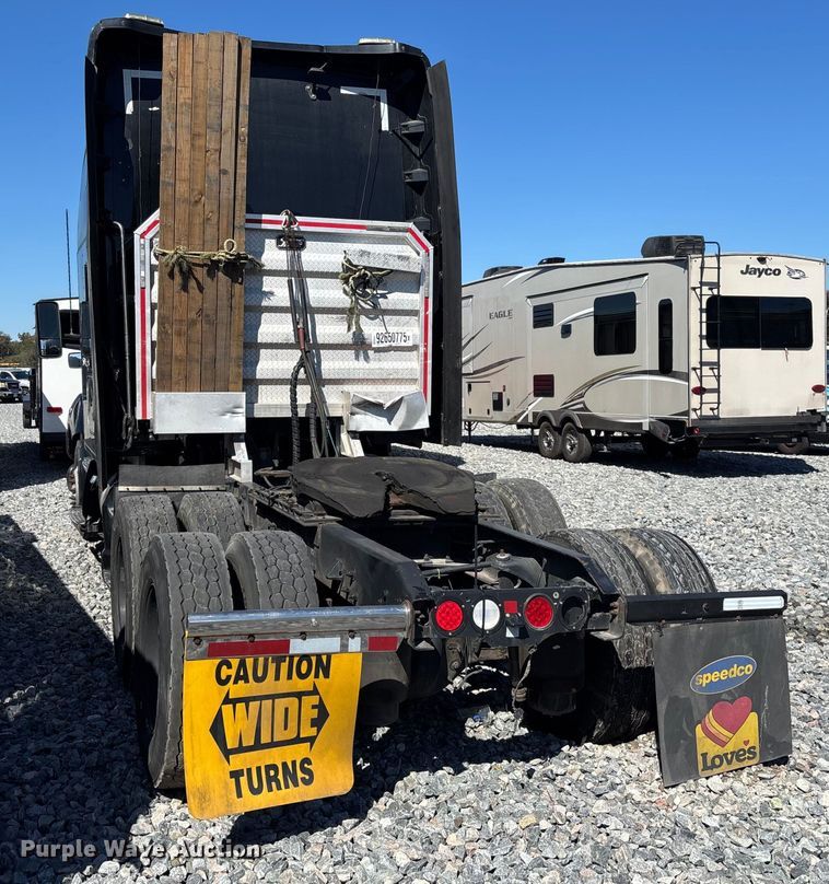 image for item YA1542 2019 Kenworth T680  semi truck