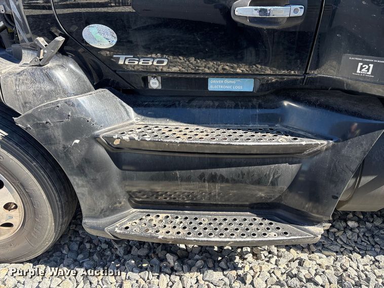 image for item YA1542 2019 Kenworth T680  semi truck