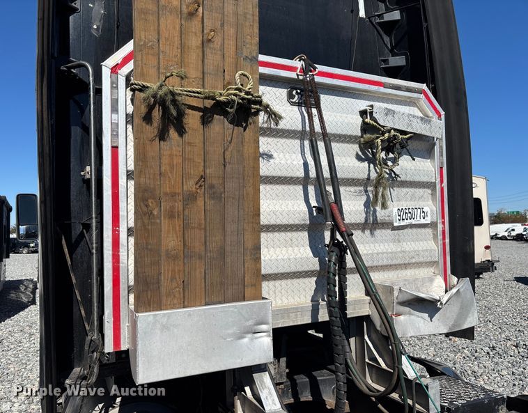 image for item YA1542 2019 Kenworth T680  semi truck