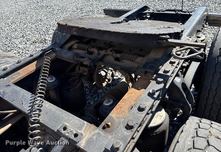 image for item YA1542 2019 Kenworth T680  semi truck