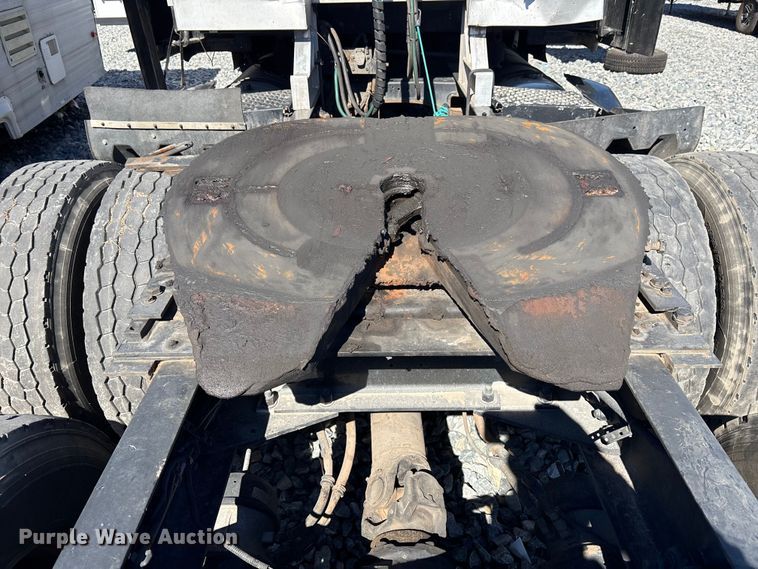 image for item YA1542 2019 Kenworth T680  semi truck