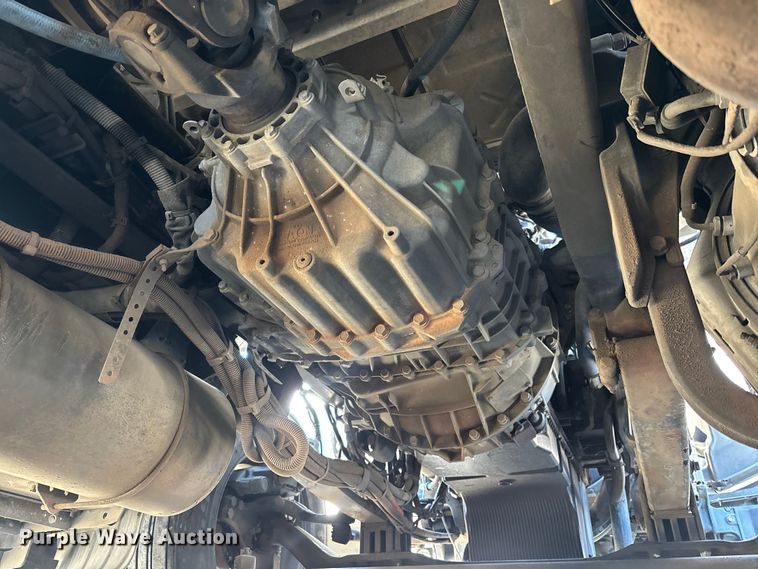 image for item YA1542 2019 Kenworth T680  semi truck