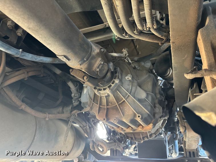 image for item YA1542 2019 Kenworth T680  semi truck