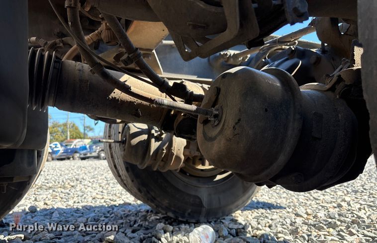 image for item YA1542 2019 Kenworth T680  semi truck