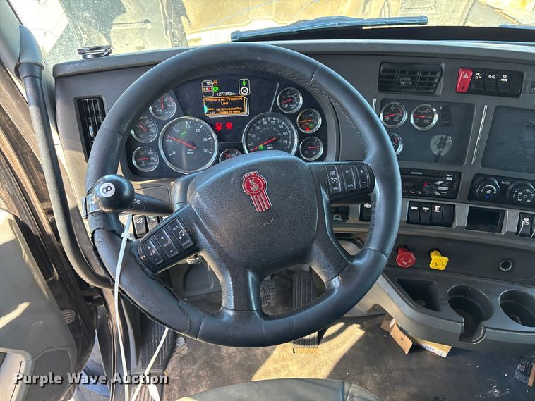 image for item YA1542 2019 Kenworth T680  semi truck