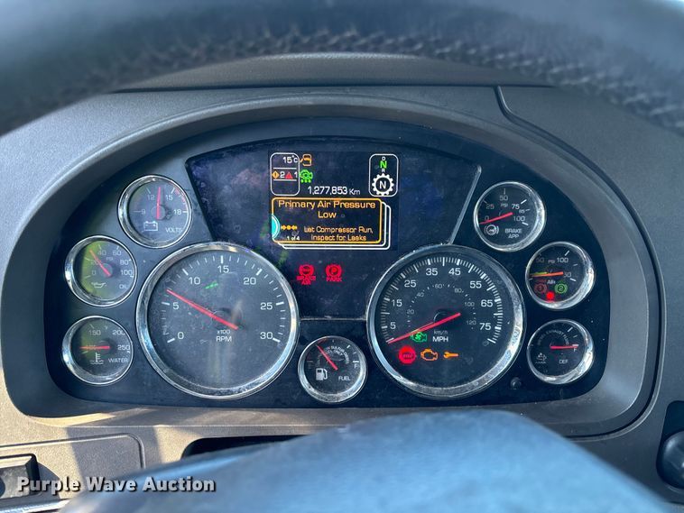 image for item YA1542 2019 Kenworth T680  semi truck