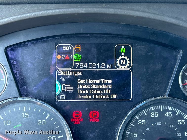 image for item YA1542 2019 Kenworth T680  semi truck