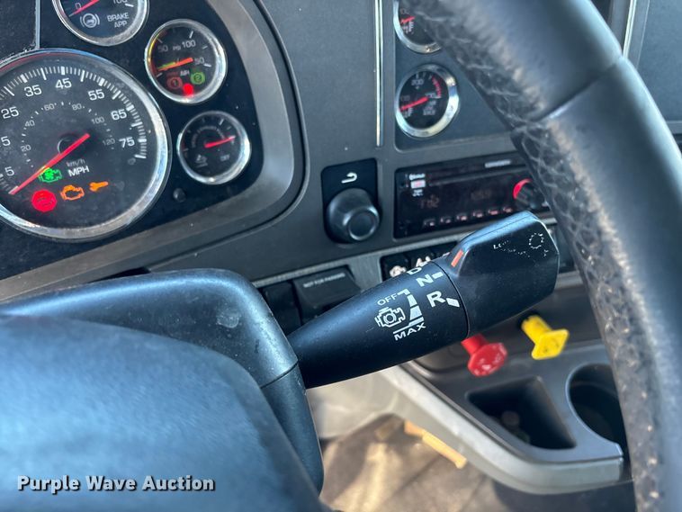 image for item YA1542 2019 Kenworth T680  semi truck