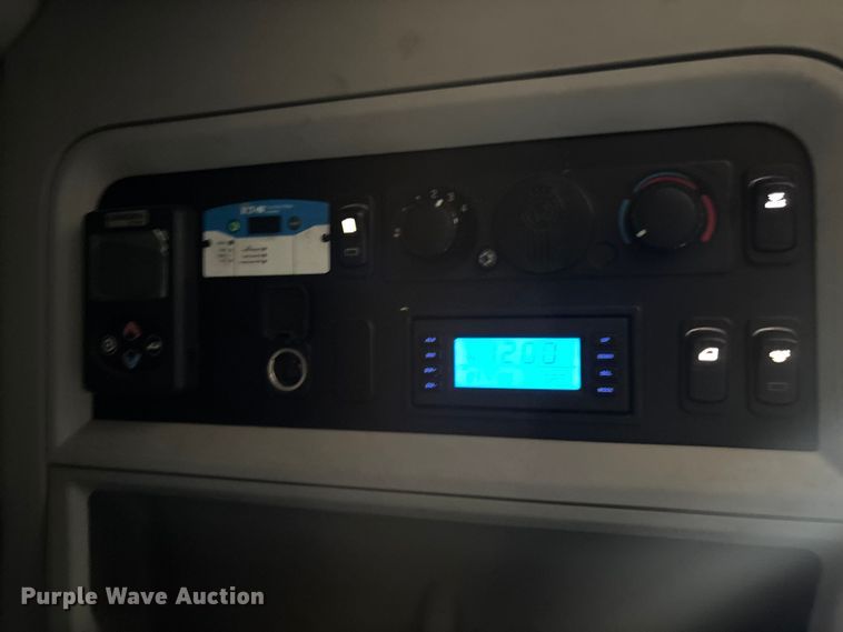 image for item YA1542 2019 Kenworth T680  semi truck