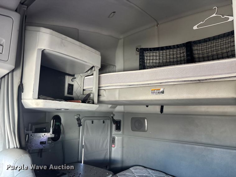 image for item YA1542 2019 Kenworth T680  semi truck