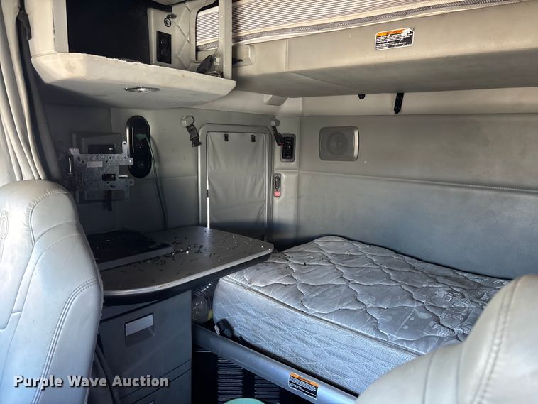 image for item YA1542 2019 Kenworth T680  semi truck