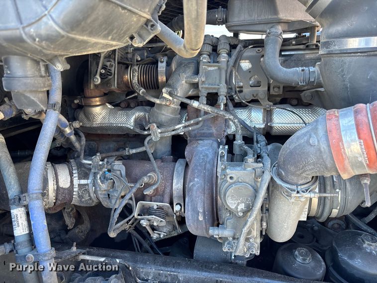 image for item YA1542 2019 Kenworth T680  semi truck