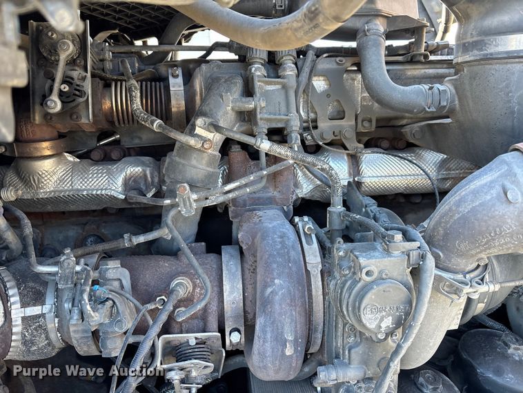 image for item YA1542 2019 Kenworth T680  semi truck