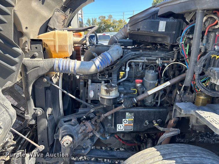 image for item YA1542 2019 Kenworth T680  semi truck