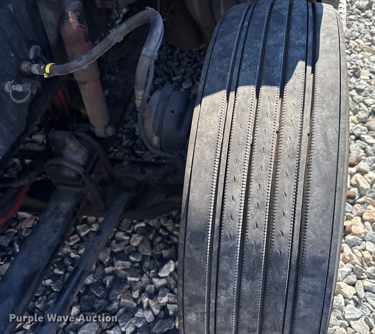 image for item YA1542 2019 Kenworth T680  semi truck