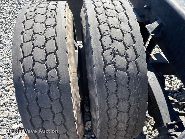 image for item YA1542 2019 Kenworth T680  semi truck