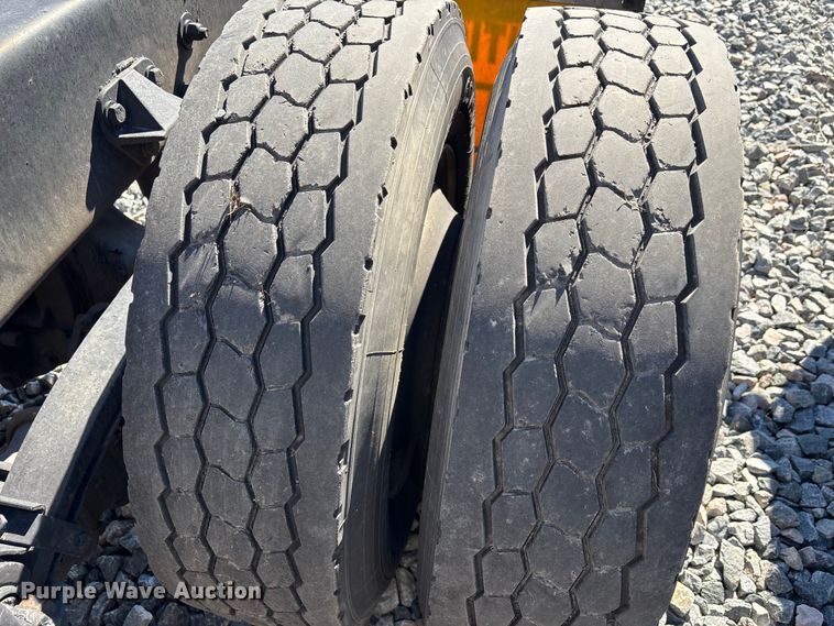 image for item YA1542 2019 Kenworth T680  semi truck