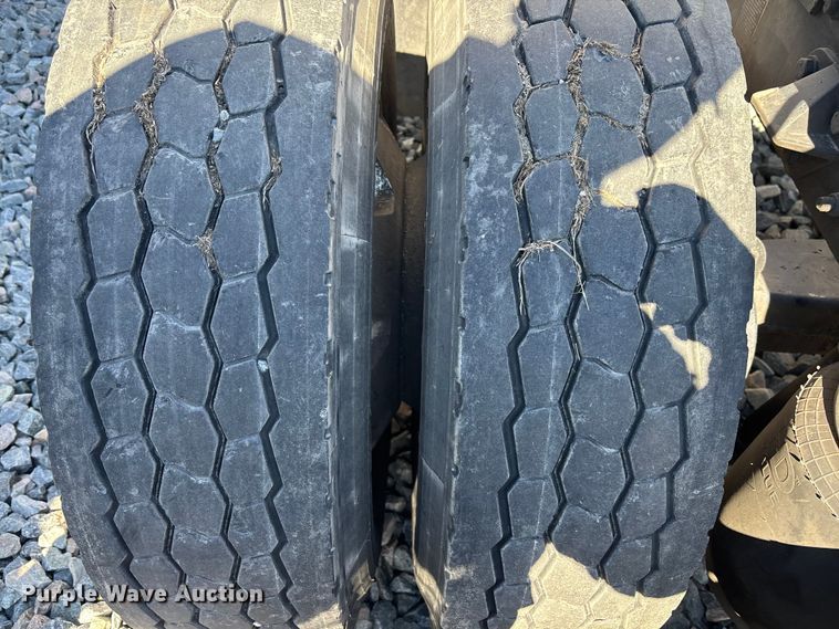 image for item YA1542 2019 Kenworth T680  semi truck