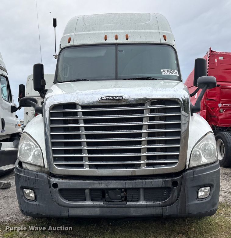 image for item YA1553 2015 Freightliner Cascadia  semi truck