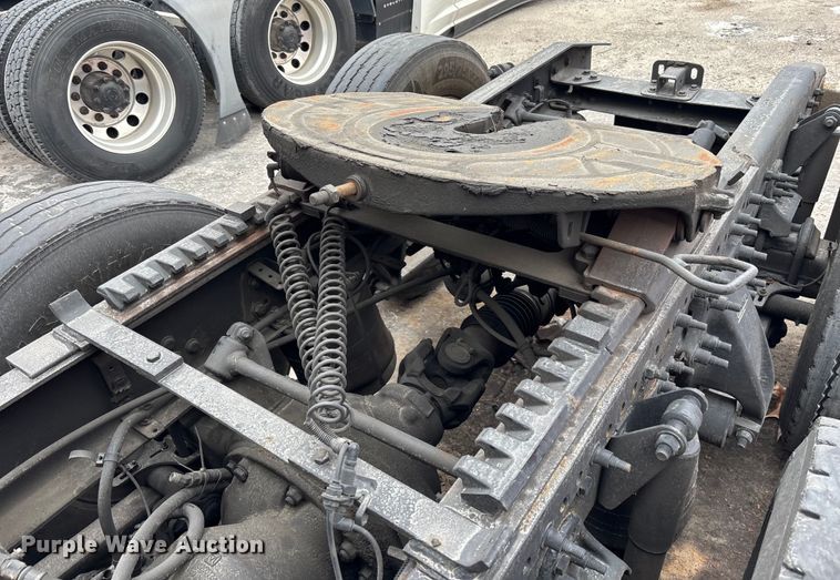 image for item YA1553 2015 Freightliner Cascadia  semi truck