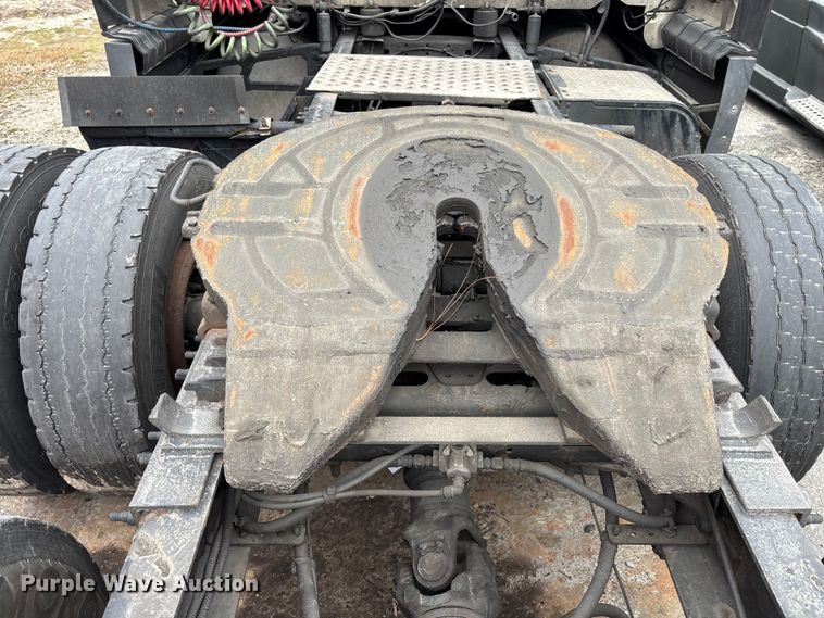 image for item YA1553 2015 Freightliner Cascadia  semi truck