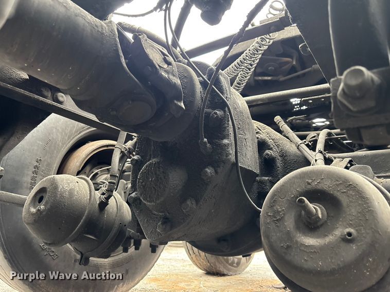 image for item YA1553 2015 Freightliner Cascadia  semi truck