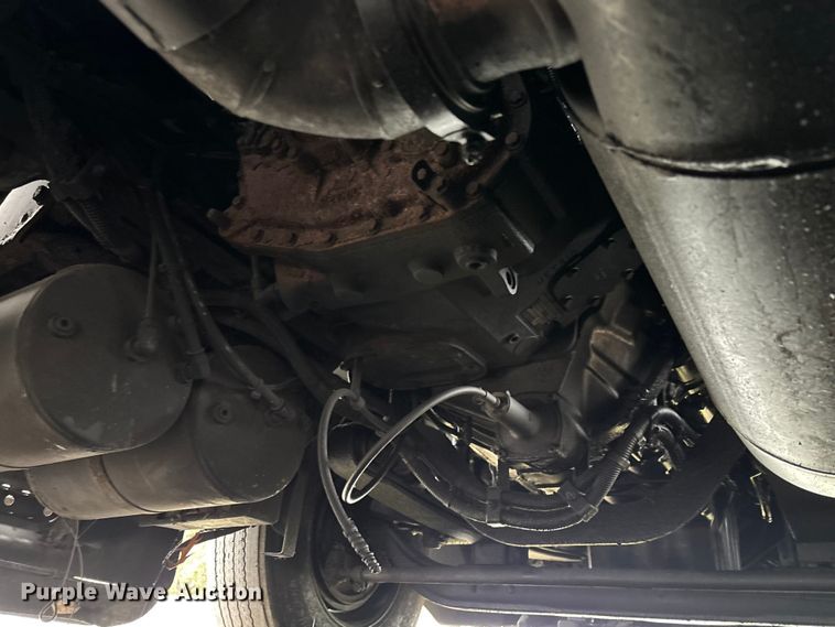 image for item YA1553 2015 Freightliner Cascadia  semi truck