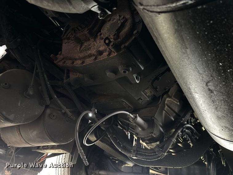 image for item YA1553 2015 Freightliner Cascadia  semi truck