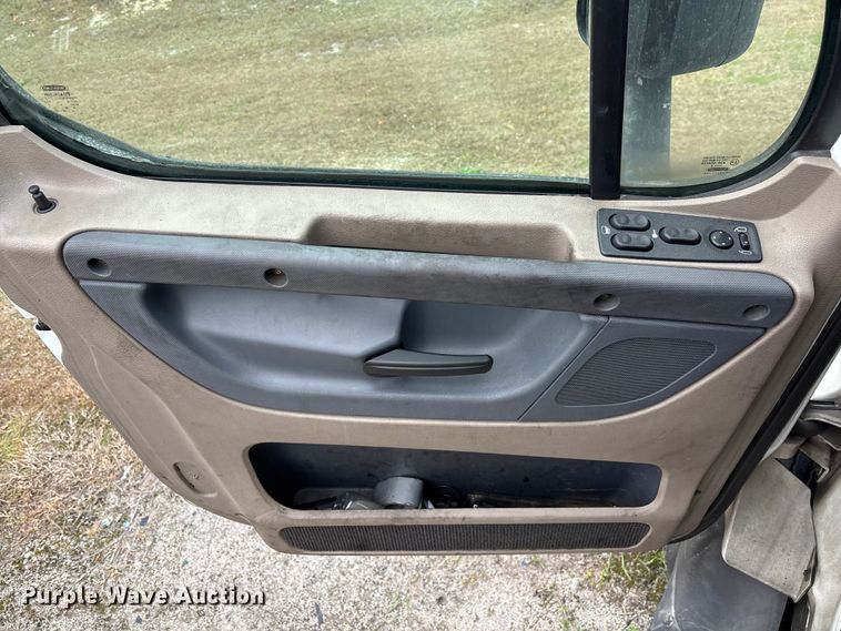 image for item YA1553 2015 Freightliner Cascadia  semi truck