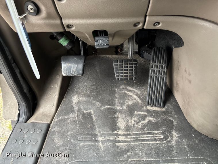 image for item YA1553 2015 Freightliner Cascadia  semi truck