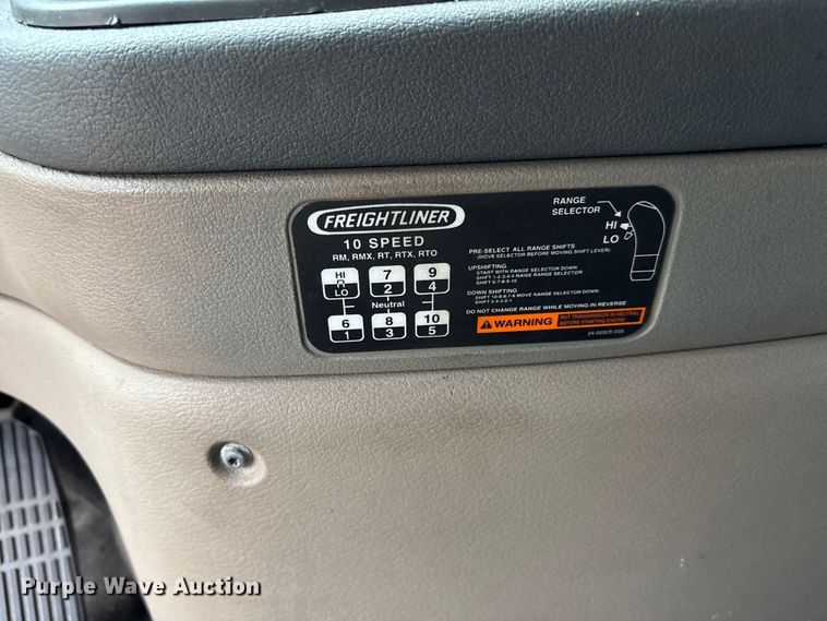 image for item YA1553 2015 Freightliner Cascadia  semi truck