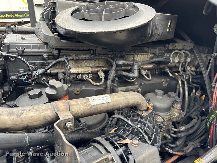 image for item YA1553 2015 Freightliner Cascadia  semi truck