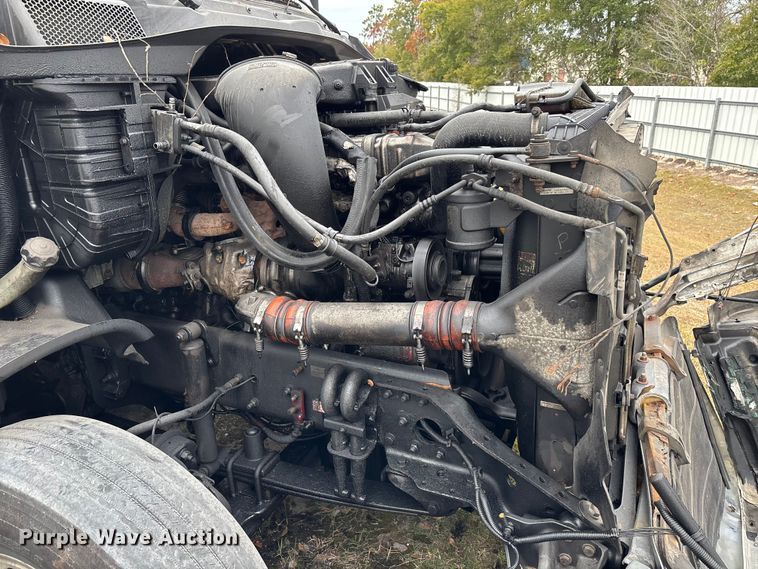 image for item YA1553 2015 Freightliner Cascadia  semi truck