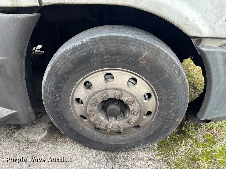 image for item YA1553 2015 Freightliner Cascadia  semi truck