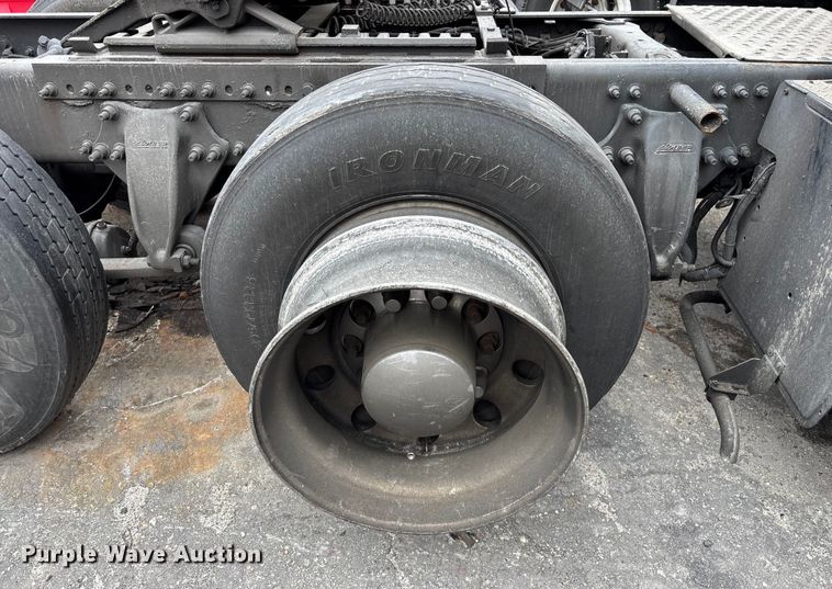 image for item YA1553 2015 Freightliner Cascadia  semi truck