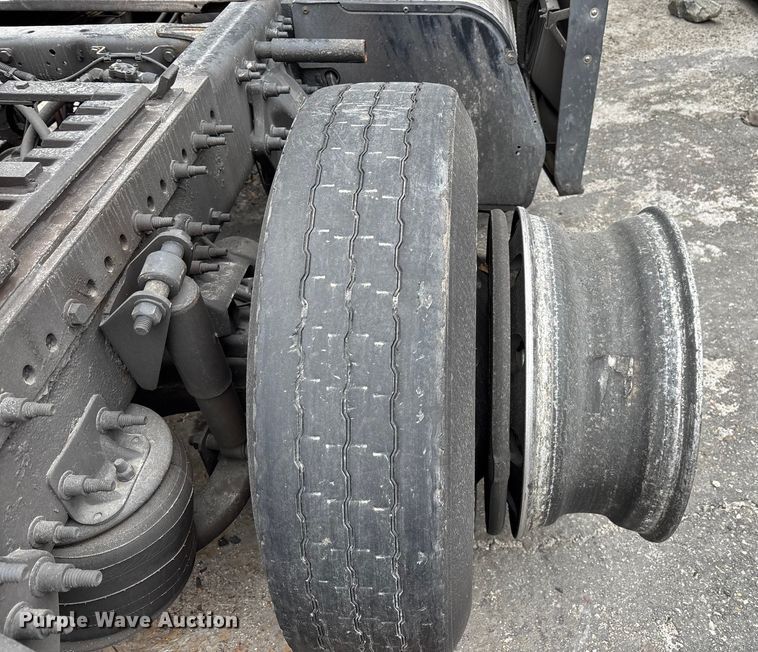 image for item YA1553 2015 Freightliner Cascadia  semi truck