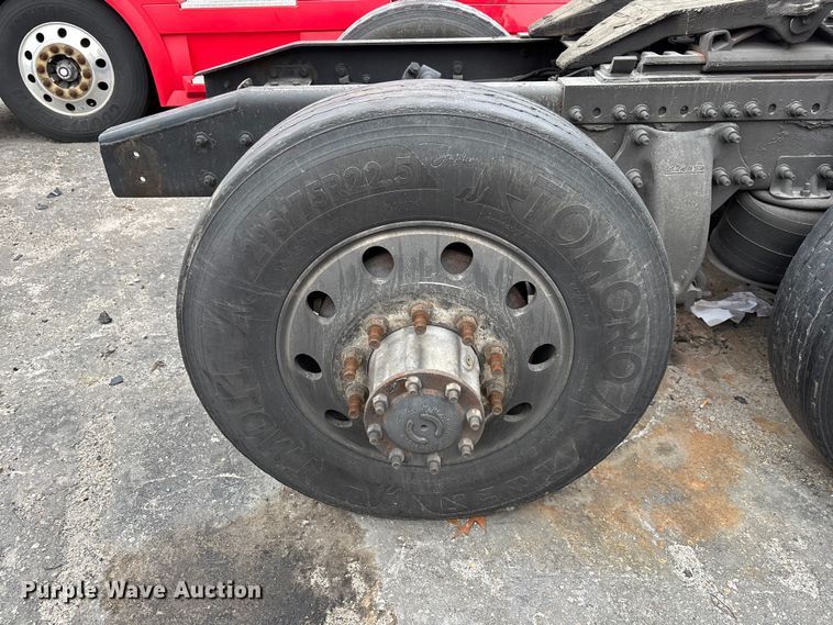 image for item YA1553 2015 Freightliner Cascadia  semi truck