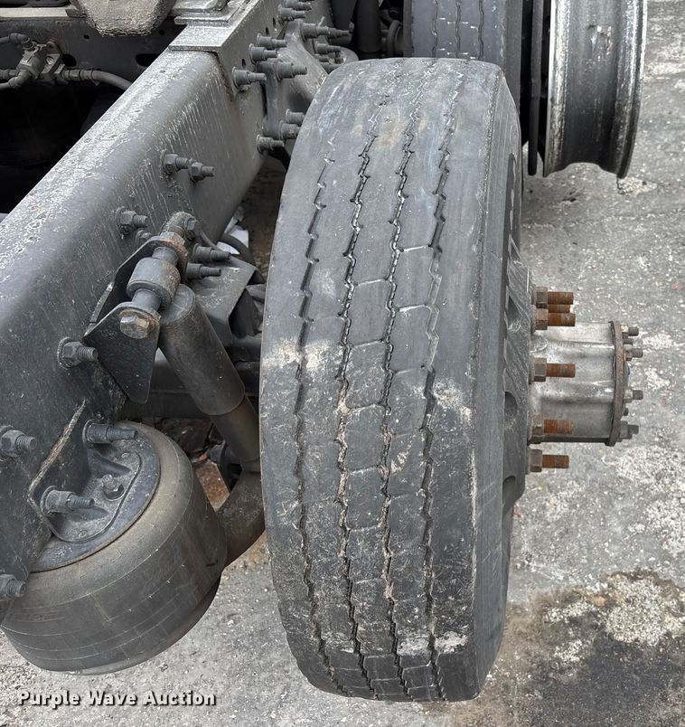 image for item YA1553 2015 Freightliner Cascadia  semi truck