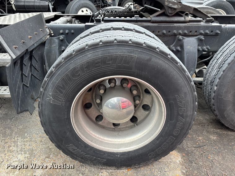 image for item YA1553 2015 Freightliner Cascadia  semi truck